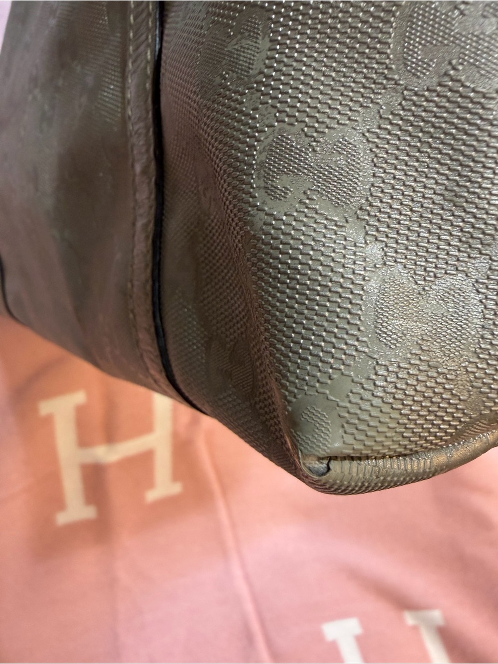 SUNDAY ONLY PRICE!! GUCCI ⭐️ Metallic Gray Tote Bag! - Picture 11 of 16